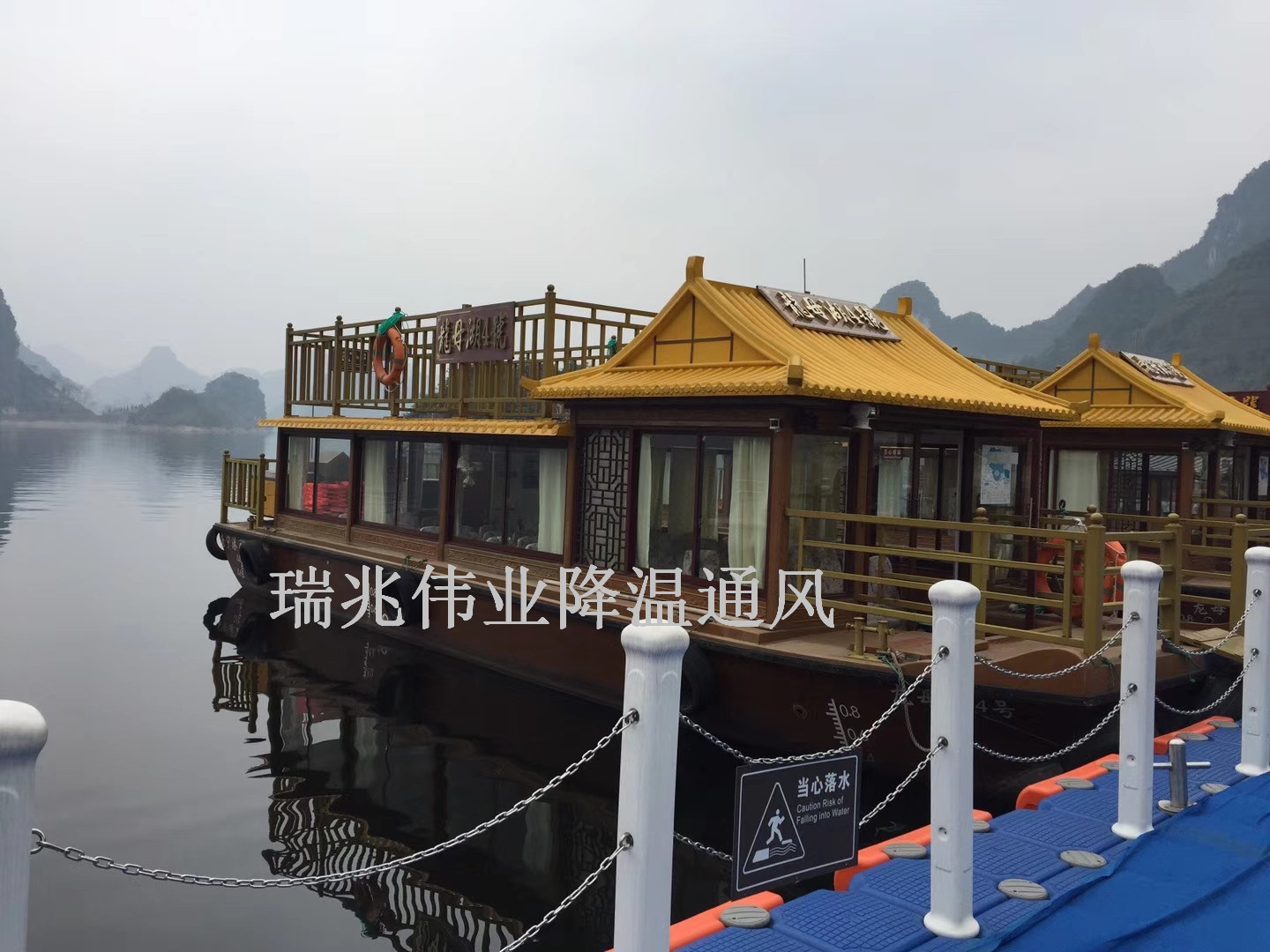 高大廠房降溫通風(fēng)、廠房降溫通風(fēng)、鋼結(jié)構(gòu)廠房通風(fēng)降溫方案、廠房車間通風(fēng)降溫方案、大型工業(yè)風(fēng)扇、物流倉儲大風(fēng)扇、大吊扇、工業(yè)風(fēng)扇、廠房車間降溫設(shè)備、廠房車間通風(fēng)設(shè)備、車間溫控設(shè)備、工業(yè)大吊扇、工業(yè)大風(fēng)扇、工業(yè)節(jié)能風(fēng)扇、湖北瑞兆偉業(yè)通風(fēng)降溫科技有限公司