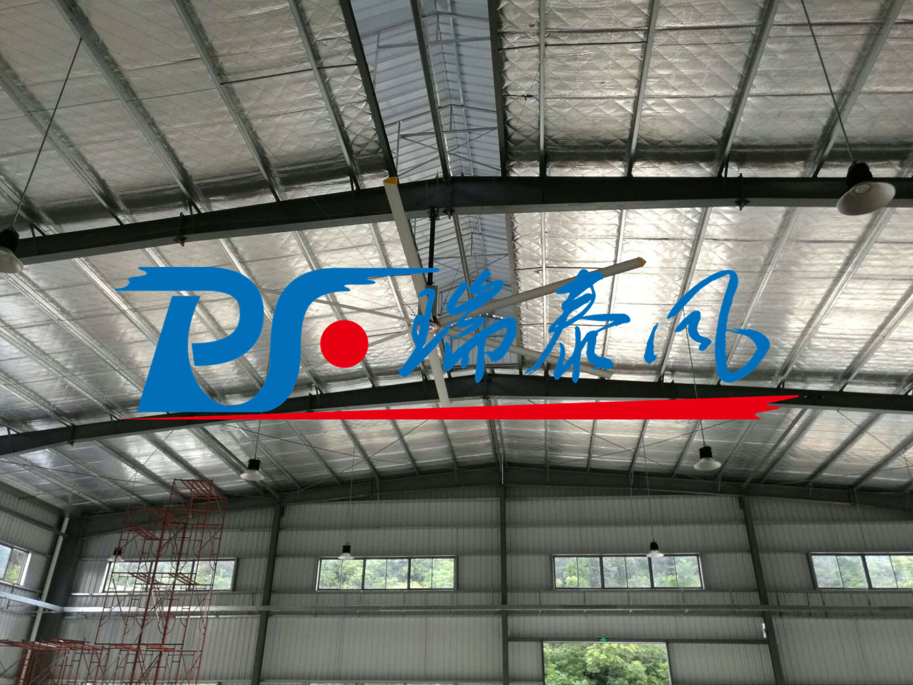 瑞泰風(fēng)工業(yè)大風(fēng)扇、瑞泰風(fēng)工業(yè)大風(fēng)扇、鋼結(jié)構(gòu)廠房通風(fēng)降溫方案、廠房車間通風(fēng)降溫方案、大型工業(yè)風(fēng)扇、物流倉儲大風(fēng)扇、大吊扇、工業(yè)風(fēng)扇、廠房車間降溫設(shè)備、廠房車間通風(fēng)設(shè)備、車間溫控設(shè)備、工業(yè)大吊扇、工業(yè)大風(fēng)扇、工業(yè)節(jié)能風(fēng)扇、湖北瑞兆偉業(yè)通風(fēng)降溫科技有限公司