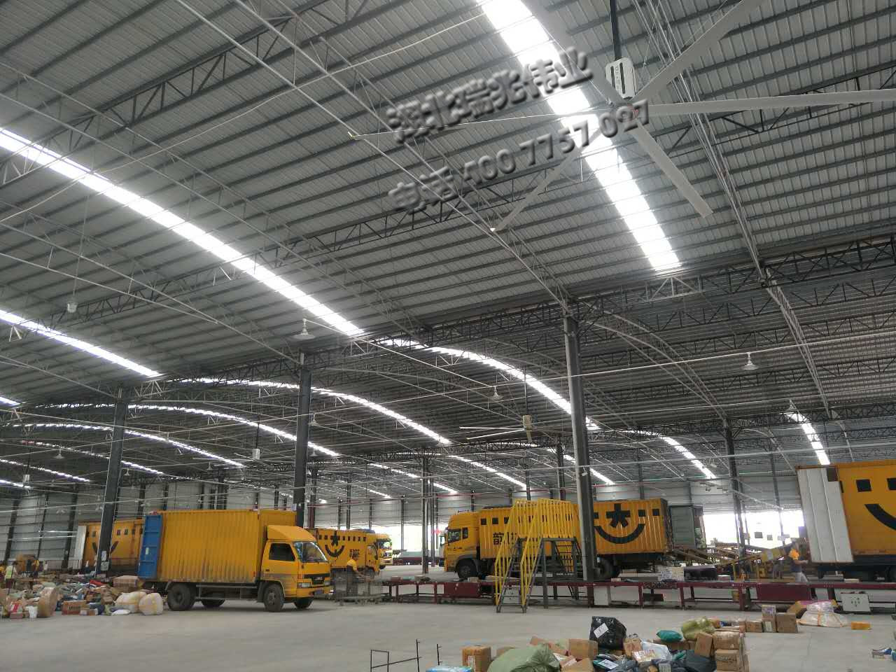 鋼結(jié)構(gòu)廠房通風(fēng)降溫方案、廠房車間通風(fēng)降溫方案、大型工業(yè)風(fēng)扇、物流倉(cāng)儲(chǔ)大風(fēng)扇、大吊扇、工業(yè)風(fēng)扇、廠房車間降溫設(shè)備、廠房車間通風(fēng)設(shè)備、車間溫控設(shè)備、工業(yè)大吊扇、工業(yè)大風(fēng)扇、工業(yè)節(jié)能風(fēng)扇、湖北瑞兆偉業(yè)通風(fēng)降溫科技有限公司