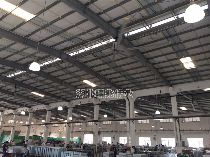 鋼結(jié)構(gòu)廠房通風(fēng)降溫方案、大型工業(yè)風(fēng)扇、物流倉儲(chǔ)大風(fēng)扇、大吊扇、工業(yè)風(fēng)扇、車間溫控設(shè)備、工業(yè)大吊扇、工業(yè)大風(fēng)扇、工業(yè)節(jié)能風(fēng)扇一站式服務(wù)及廠房車間通風(fēng)降溫方案與廠房車間通風(fēng)降溫設(shè)備