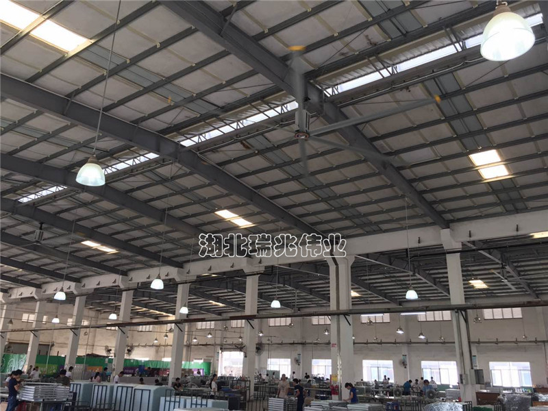 大型工業(yè)風(fēng)扇、工業(yè)大吊扇、工業(yè)大風(fēng)扇、工業(yè)節(jié)能風(fēng)扇、車間溫控設(shè)備