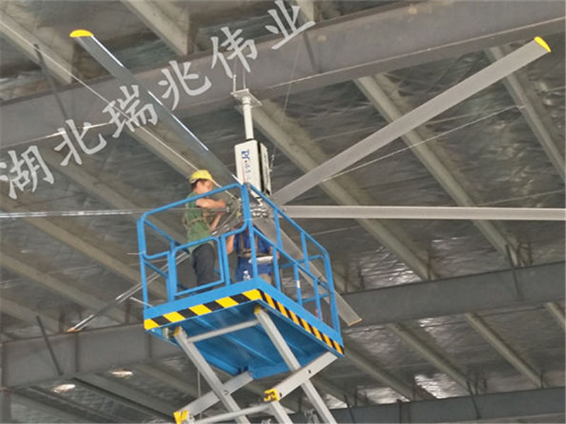 大型工業(yè)風(fēng)扇、工業(yè)大吊扇、工業(yè)大風(fēng)扇、工業(yè)節(jié)能風(fēng)扇、高大廠房通風(fēng)降溫設(shè)備