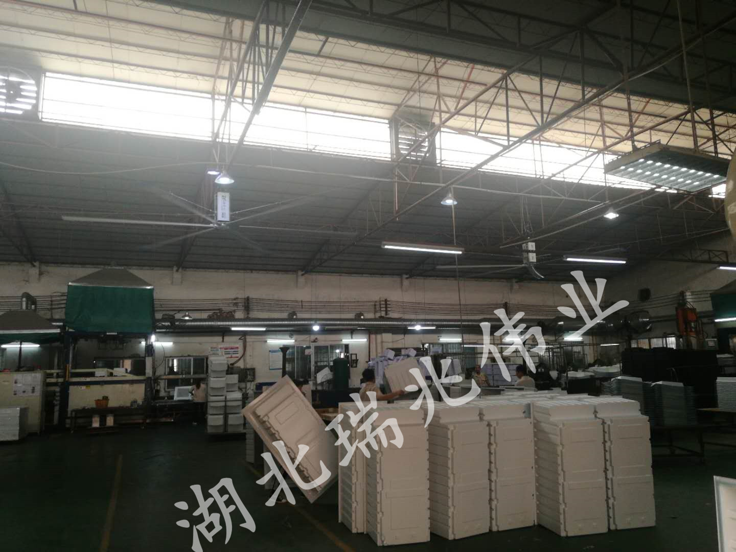 工業(yè)大吊扇、大型工業(yè)風扇、工業(yè)大風扇、工業(yè)節(jié)能風扇、車間溫控設備、物流倉儲大風扇
