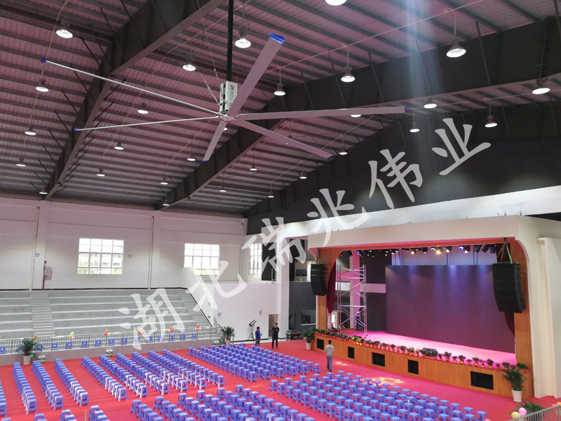 大型工業(yè)吊扇、瑞泰風(fēng)工業(yè)吊扇、瑞泰風(fēng)大工業(yè)吊扇、廠房通風(fēng)降溫方案