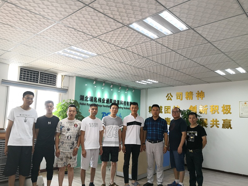 粵總部瑞泰風(fēng)領(lǐng)導(dǎo)赴鄂、湘、贛、桂四分公司探望奮斗在廠房通風(fēng)降溫前沿的家人們！