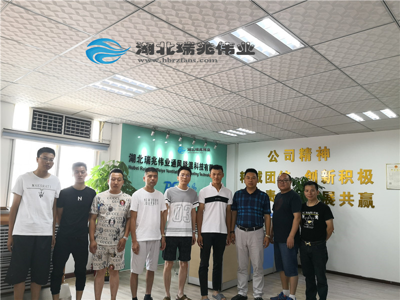 高大空間場(chǎng)所如何通風(fēng)降溫？推薦瑞兆工業(yè)風(fēng)扇！