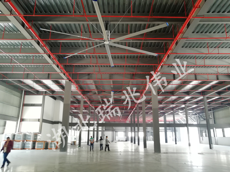 瑞泰風(fēng)工業(yè)大吊扇，是您調(diào)節(jié)廠房空氣必備的好幫手！一年四季皆可用！
