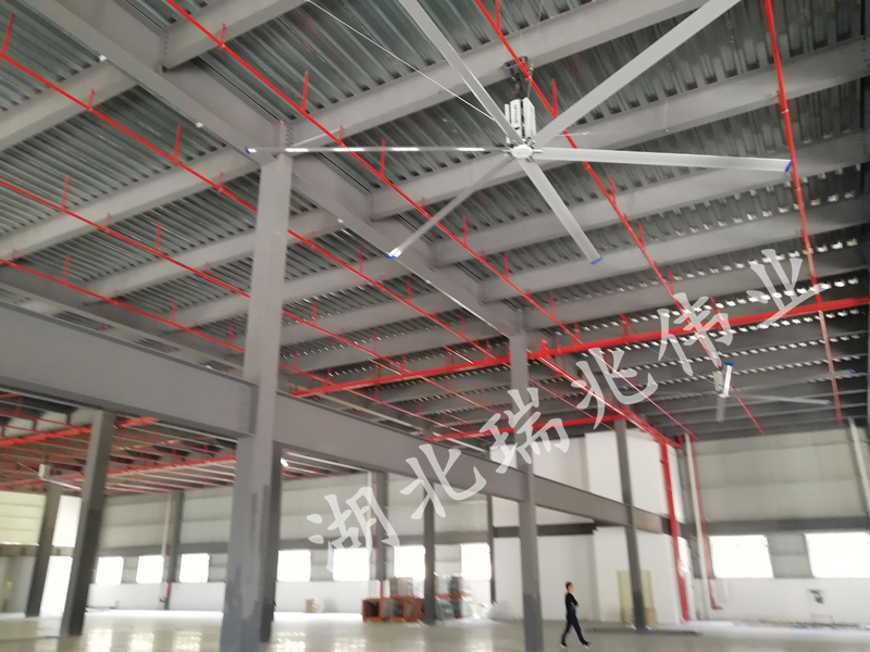 為什么大型廠房車間需要安裝湖北大型工業(yè)風(fēng)扇？